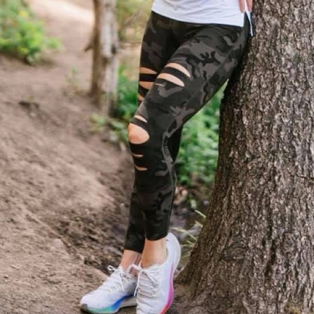 ZYIA Forest Camo Slashed Luxe Hi-Rise 7/8 24” Size 12